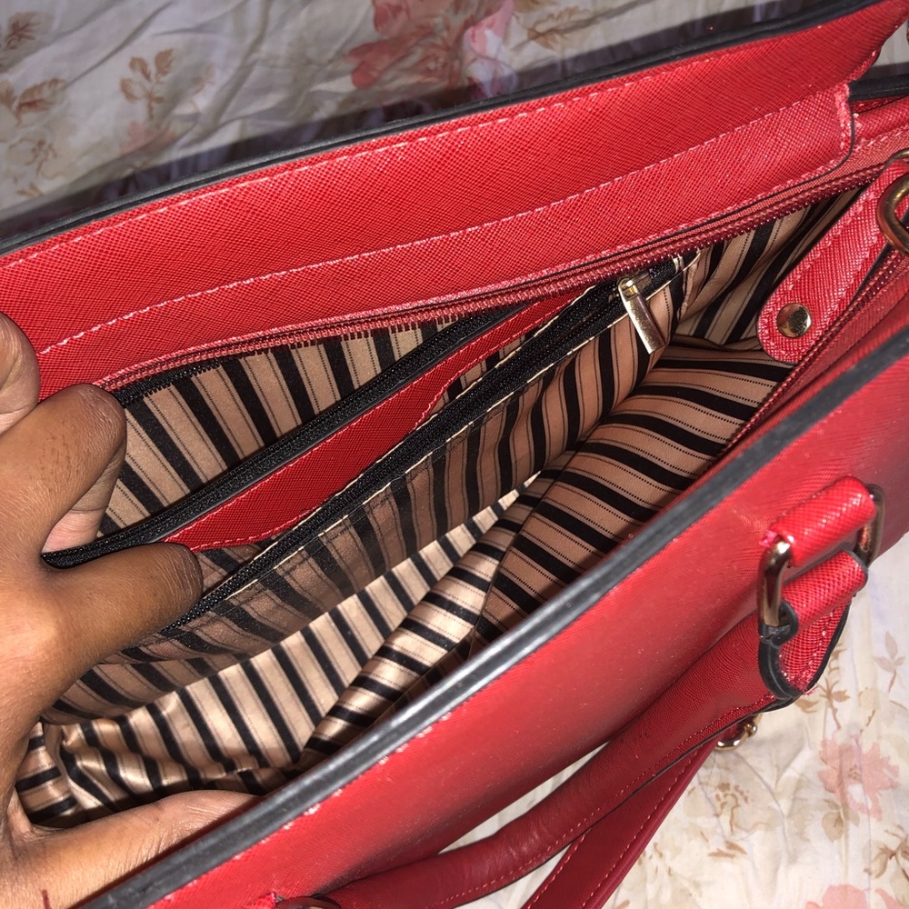 Red bag - Picture 3 of 4